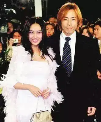 谈及黄贯中时,她的爱意溢于言表,"我喜欢看他做喜欢的事情,看到他不断