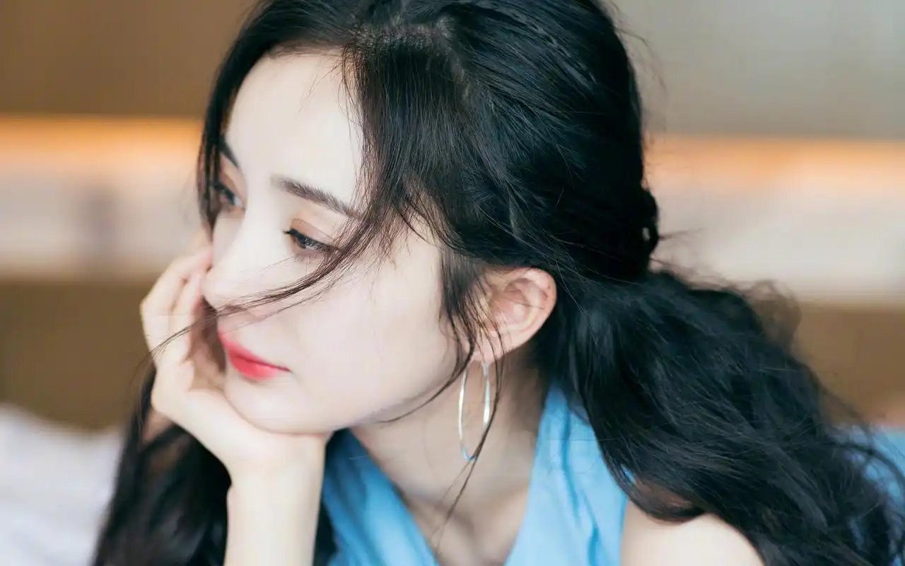 杨幂清新性感图片桌面壁纸高清大图预览1920x1200_大陆明星下载_美桌