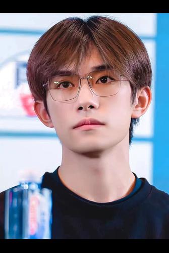 双11晚会易烊千玺同款眼镜渐变粉超轻材质枪色边框超薄抗蓝光眼镜