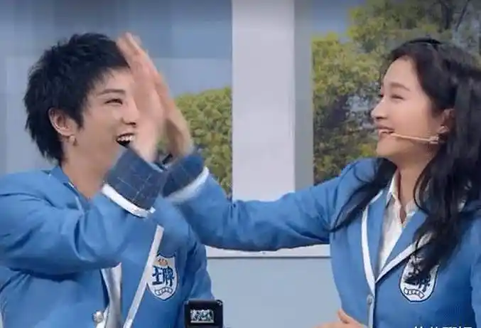 关晓彤对华晨宇太"上心",私下歌单都是华晨宇的歌,鹿晗都没这待遇