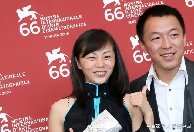 黄渤"隐藏"18年的老婆,竟然是我们熟悉的她,难怪这些年零绯闻