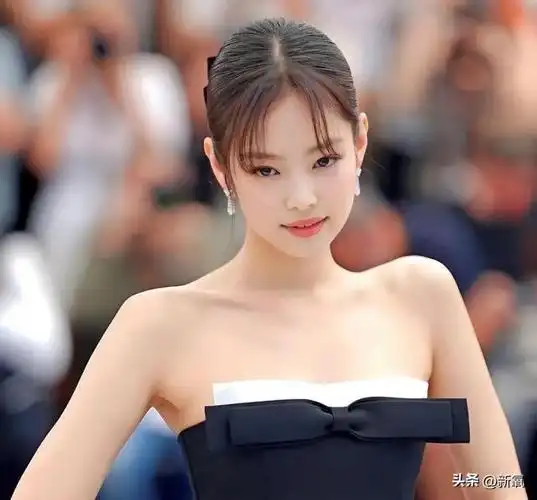 jennie"莫名其妙"的星味9成来自直角肩?|先天|五官|距离感_新浪新闻