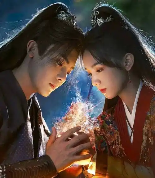 很喜欢龚俊的《山河令》,但周也在里面的演技被吐槽五官乱飞,好像还真