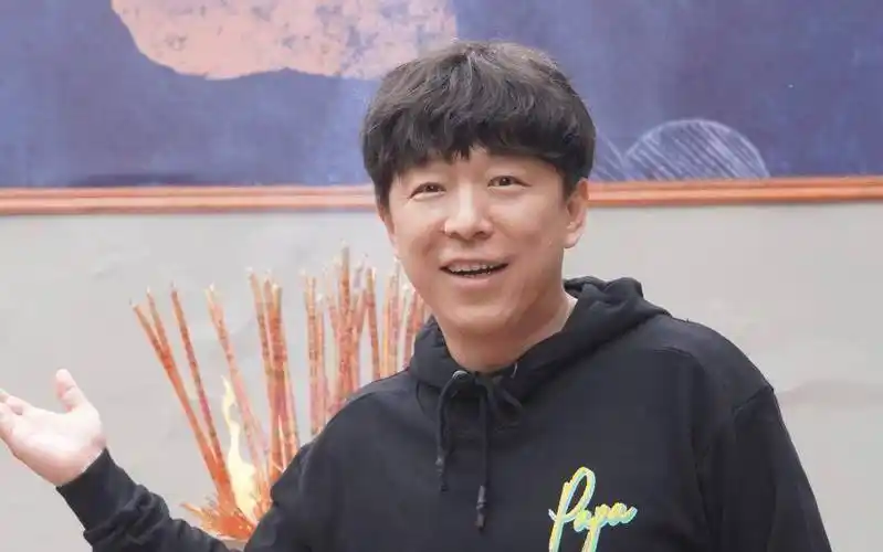 他在剧中可能扮演和黄渤扮演的父子角色.