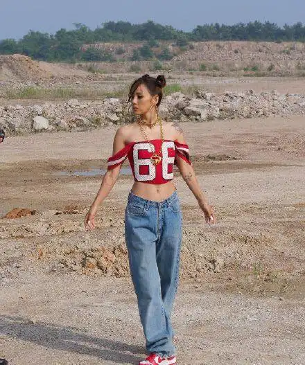 41岁性感女神李孝利 隐退后复出仍是韩圈顶流|健身|时尚封面_网易女人