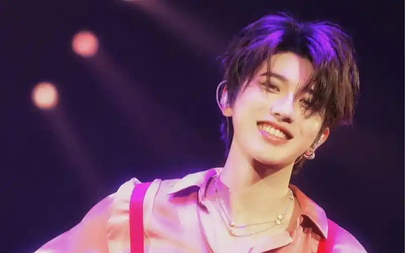 蔡徐坤hug me好甜呐!列入我的人生视频!