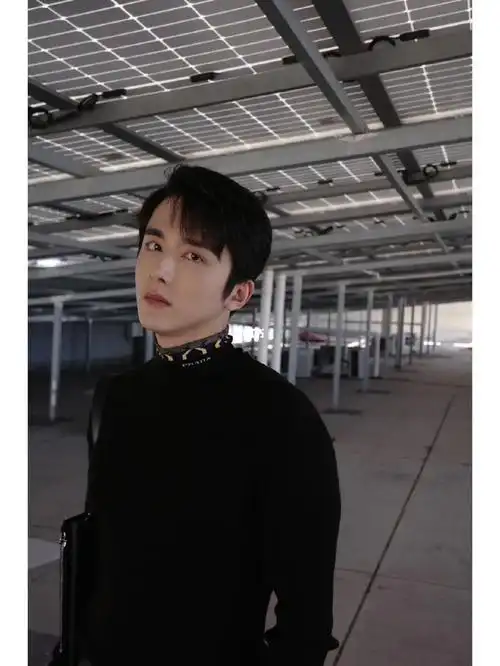 张新成第三张身材优势尽显