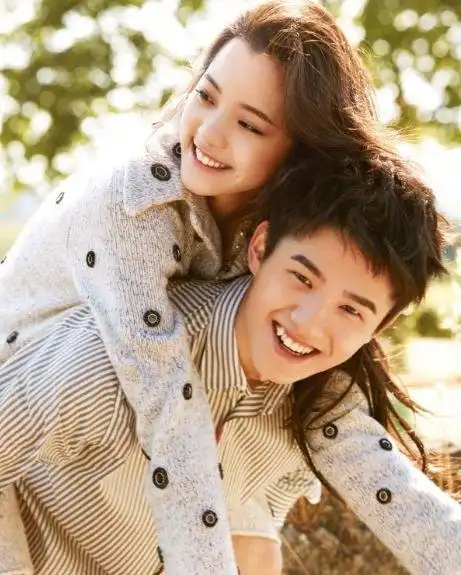 刘昊然和成名神探高伦布前女友合影曝光还暴露了他整过鼻子