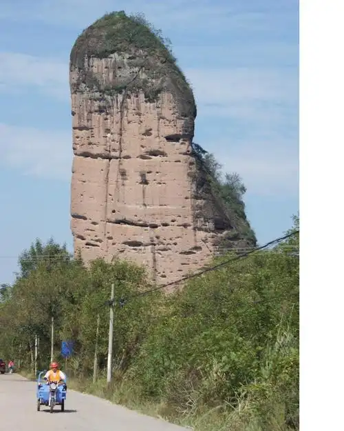 作品名称: 金枪不倒(金枪峰)天下绝  作品描述:   拍摄地点: 龙虎山