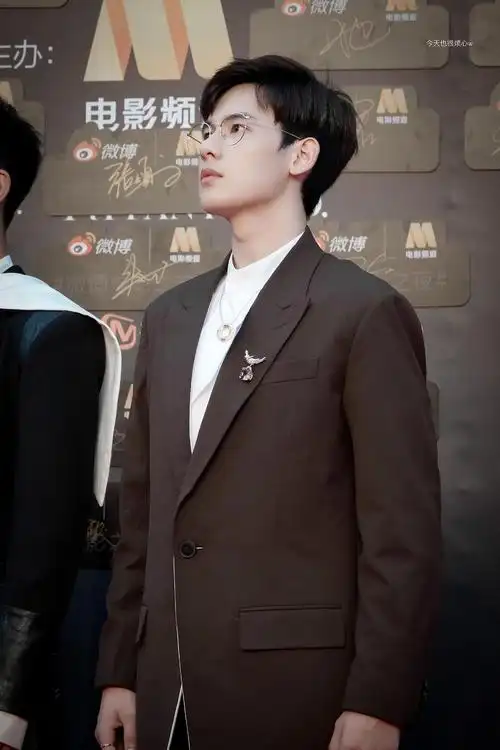 最近女友粉很多发点胡先煦男友力十足的瞬间