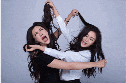 搞笑动态图gif:哪个干部经得起这样的考验?