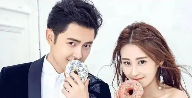 原来在2010年,他曾有一个女朋友叫王靓雅,那时的刘学义还是个大男孩