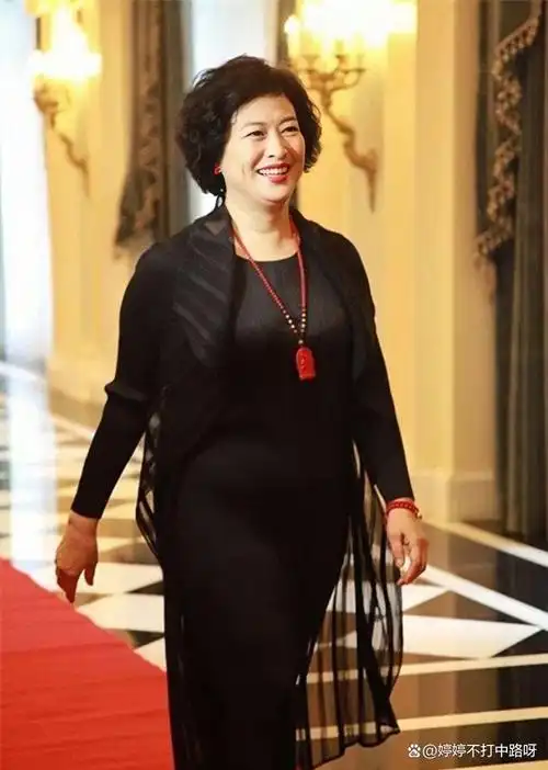 《一起来看流星雨》中扮演张翰的妈妈在《野鸭子》里演曹曦文的