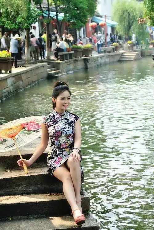 养眼美女:水乡女孩,爱旗袍