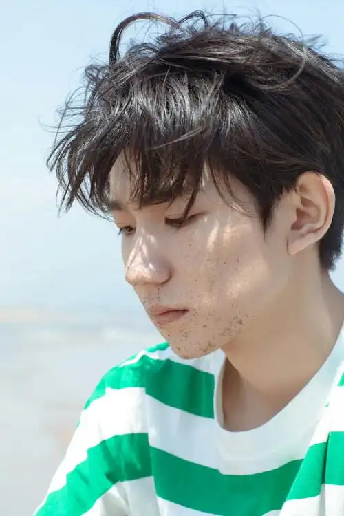 狂欢巡演##王源城市捉迷藏#  ep《肆百击》正式发布于2020年6月17日,"