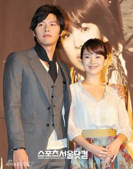 宋慧乔玄彬亲密合影