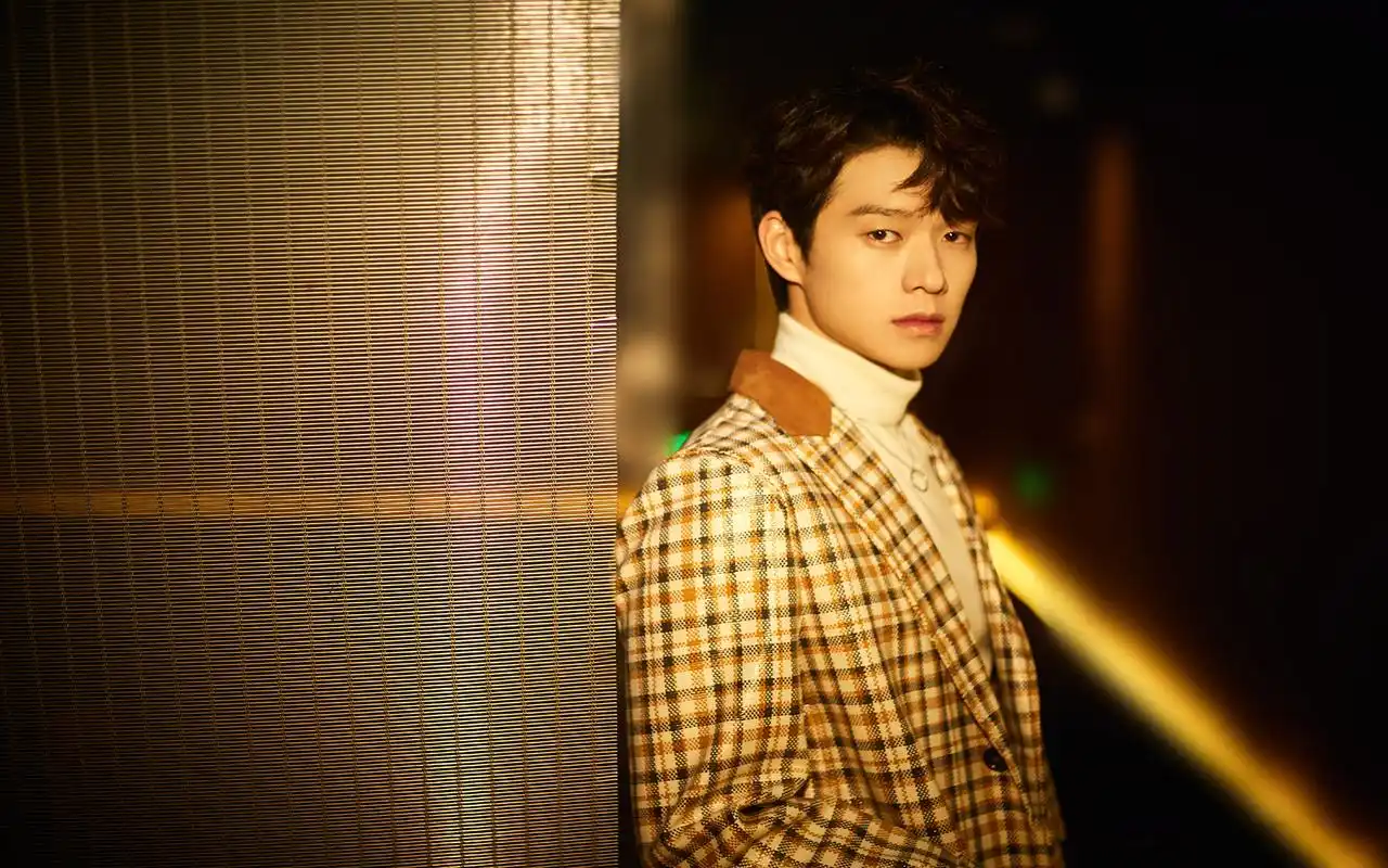 魏大勋时尚帅气写真图片壁纸