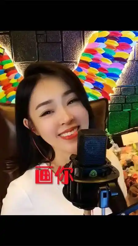 亚男深情演唱《画你》,这是一首具有草原风格的慢