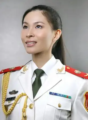 她是二炮部队当家女歌手,姚贝娜说,她很强!