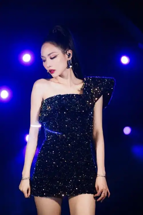 王霏霏新专辑不霏##王霏霏新专辑冷感海报