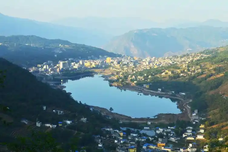 大凉山自驾游(6)～雷波县的清晨(2020.5.3)a