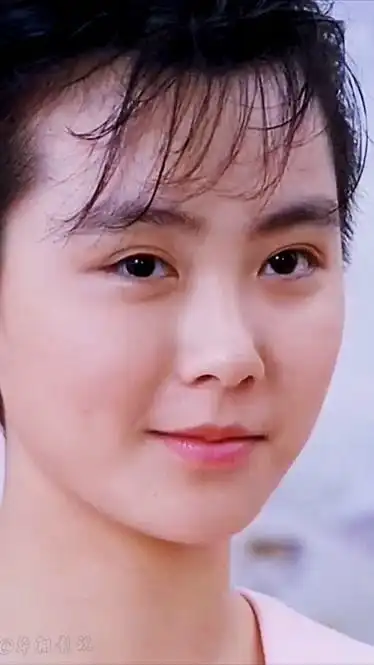 短发女神袁洁莹因伯乐黄百鸣16岁时就火遍全香港