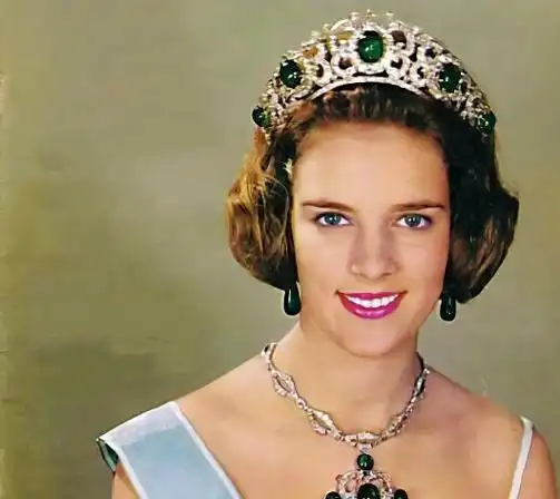 19岁王子看中13岁丹麦公主真爱无敌命运却让他们颠沛流离