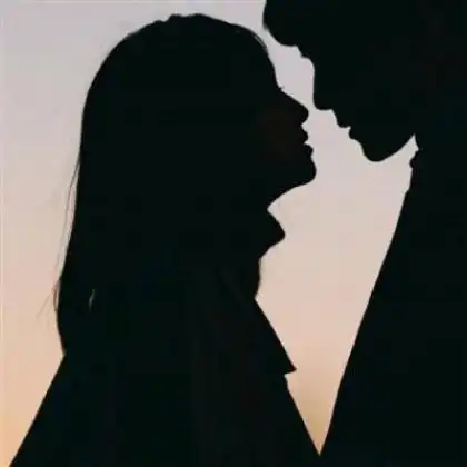 黑白情侣头像一男一女风华是一指流砂慢慢老了