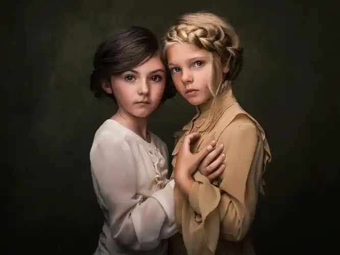 两个可爱的小女孩,孩子