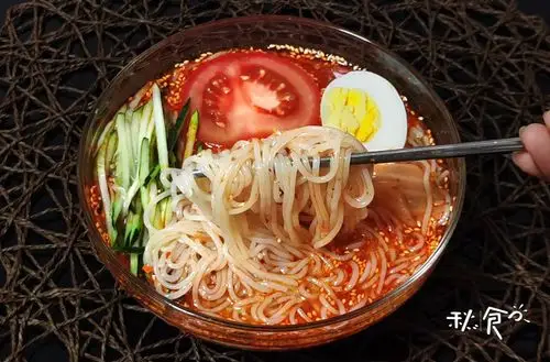 但是也可以自己在家里做,冷面的做法并不复杂,特别简单,我一般到了