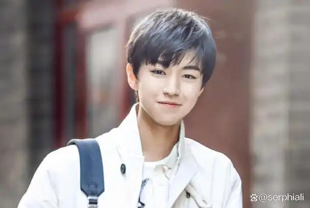 2017年,王俊凯宣布单飞的消息无疑是一件大事,因为这标志着tfboys时代