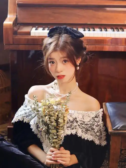法式宫廷风少女写真复古钢琴少女昆明约拍