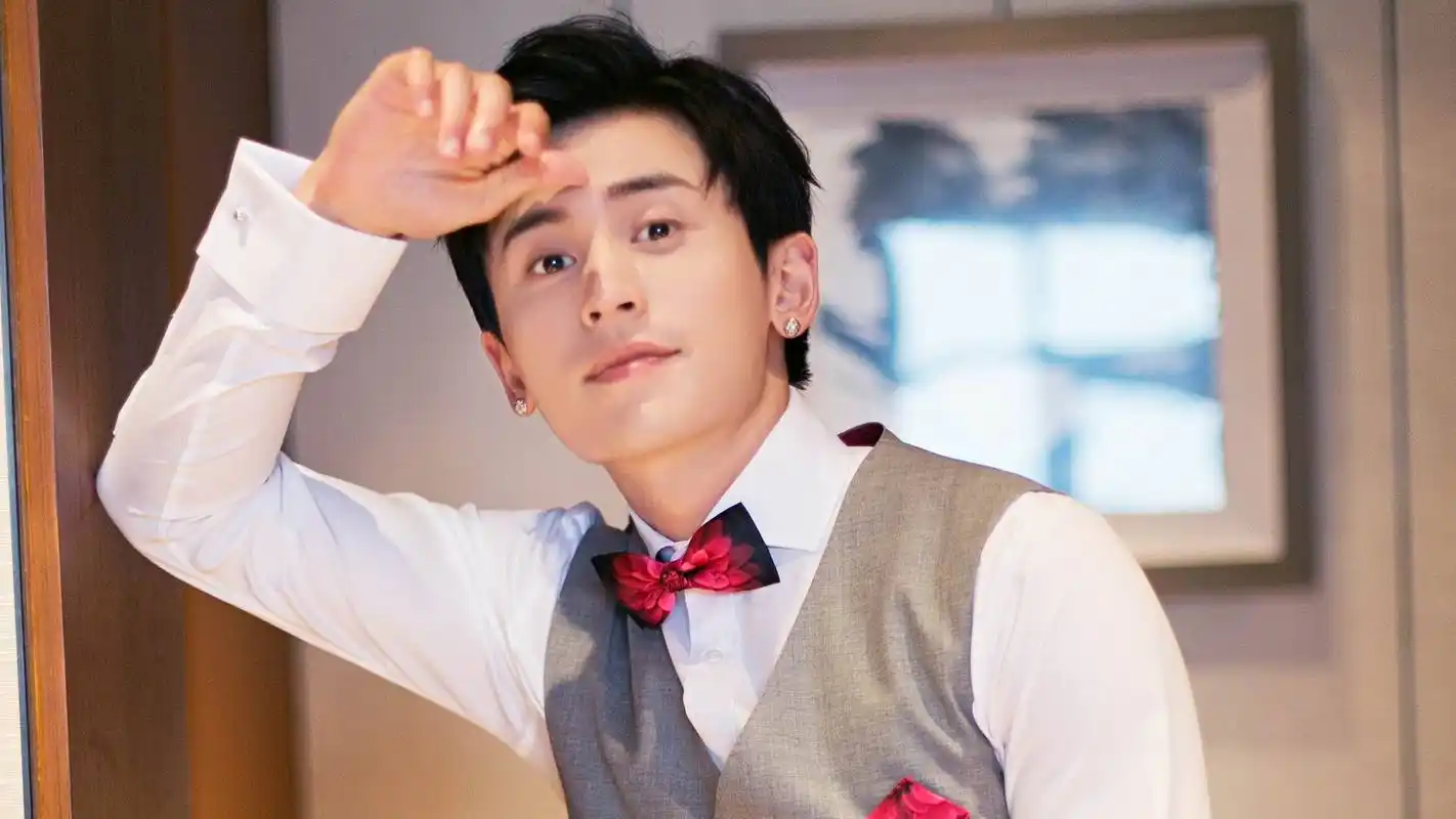 小鲜肉张哲瀚帅气写真高清电脑壁纸高清大图预览1920x1080_大陆明星