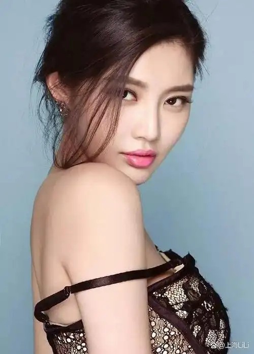 徐冬冬曝光素颜怼脸照!并自嘲嘴凸鼻塌脸方!结果评论区果然翻车了