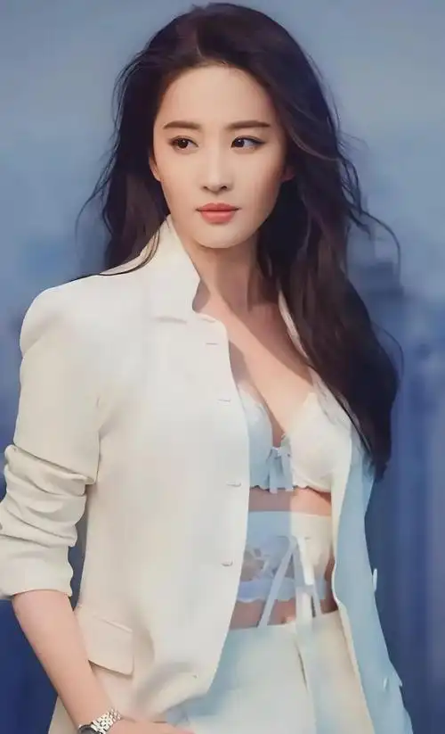 刘亦菲惊艳红毯,身材火辣颜值爆表!快来看看有没有人不喜欢她!