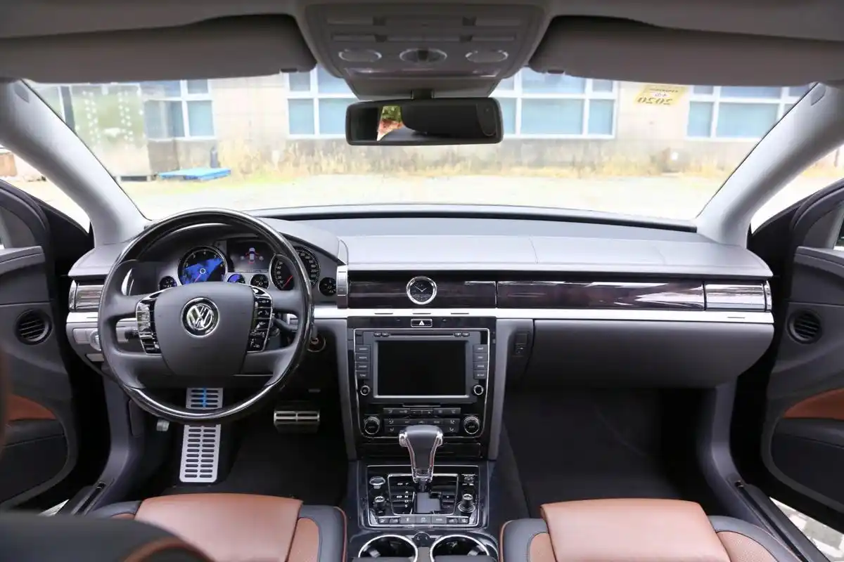 6 四座尊享版 16年 大众 辉腾 3.6l 四座尊享版,7wkm沪牌一手.