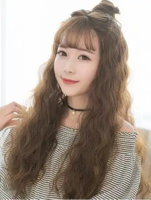 2022年流行韩式玉米烫长发发型