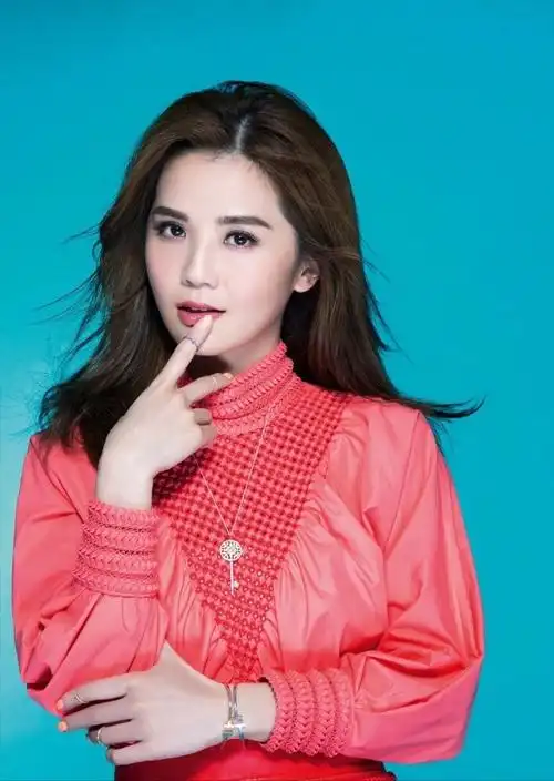 蔡卓妍个人资料(40岁的蔡卓妍经历了三段失败的感情,为何感情如何坎坷