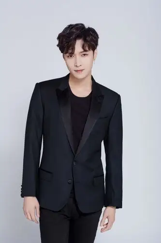 张艺兴读《傅雷家书》号召粉丝共同进步