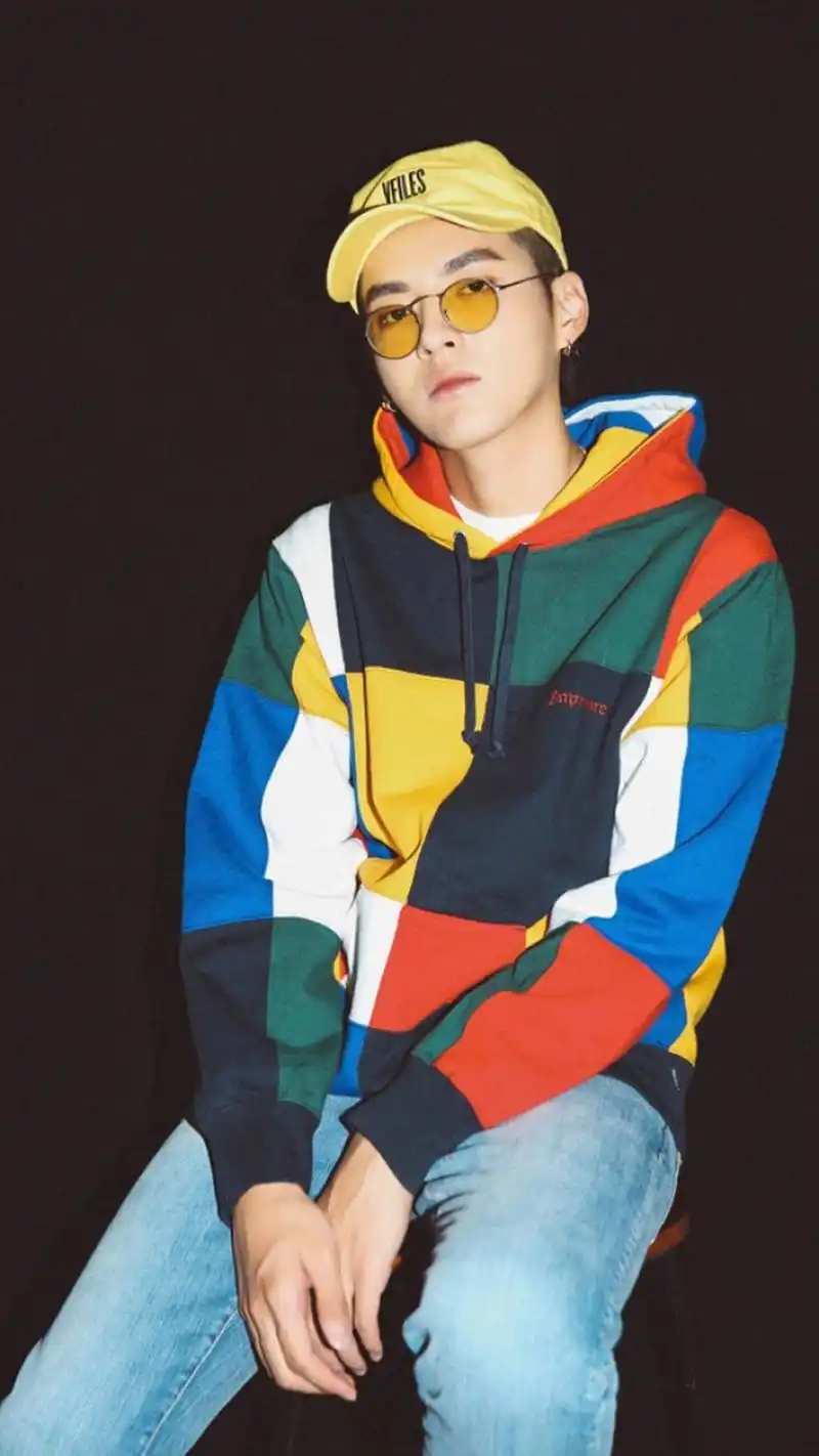 吴亦凡酷劲十足时尚写真图片手机壁纸