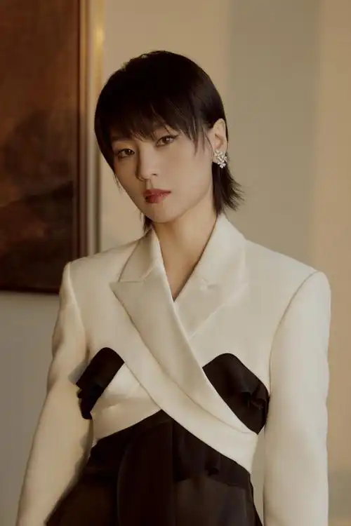 周笔畅妇女节暖心视频