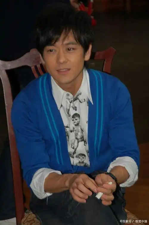 17岁走红的林志颖身体恢复良好,右手不给力,只能当"左撇子"