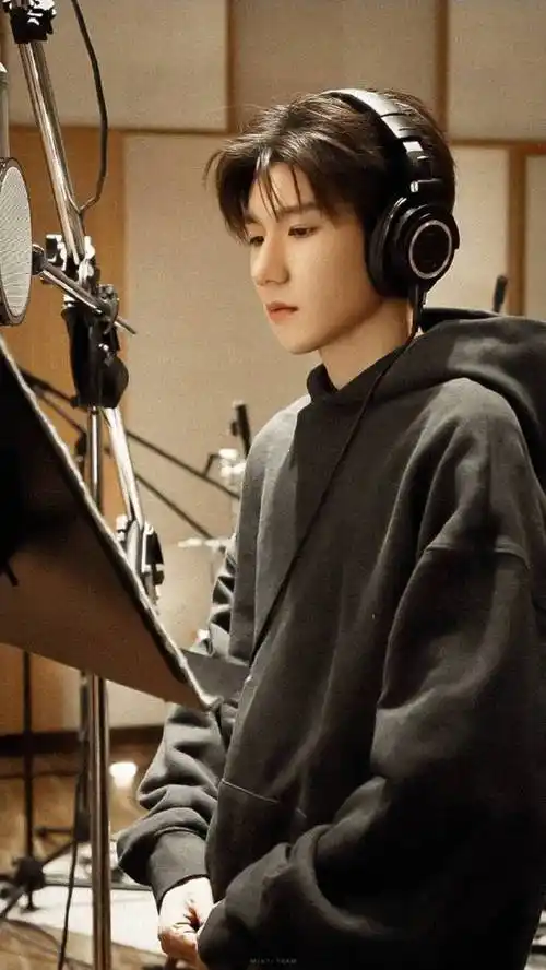 王源2024龙行绛气