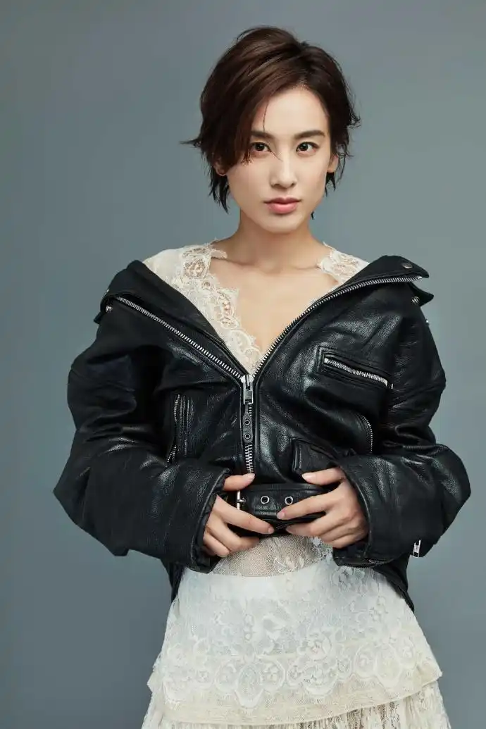 黄圣依清爽干练短发性感皮衣妩媚写真