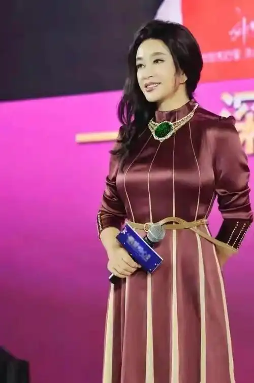 明星佩戴项链最服刘晓庆,貌似钟爱翡翠,每个都是极品