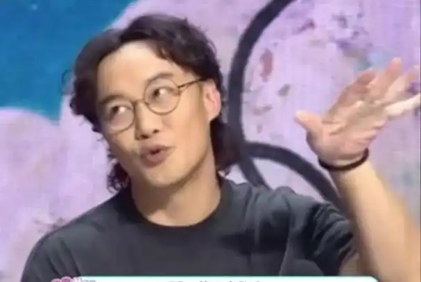 在这起事件中,陈奕迅似乎没有妥善处理与观众之间的沟通,并在一定程度