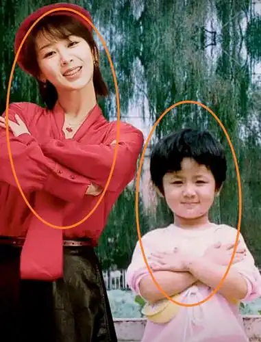 杨紫与小杨紫合照相对比小时候的模样究竟整没整容很显然