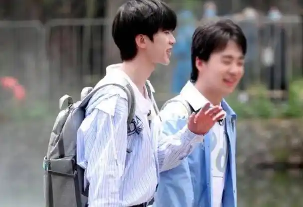 跑男睡衣大集合,衣服展示各自年代,张翰穿着太整齐_蔡徐坤_麒麟