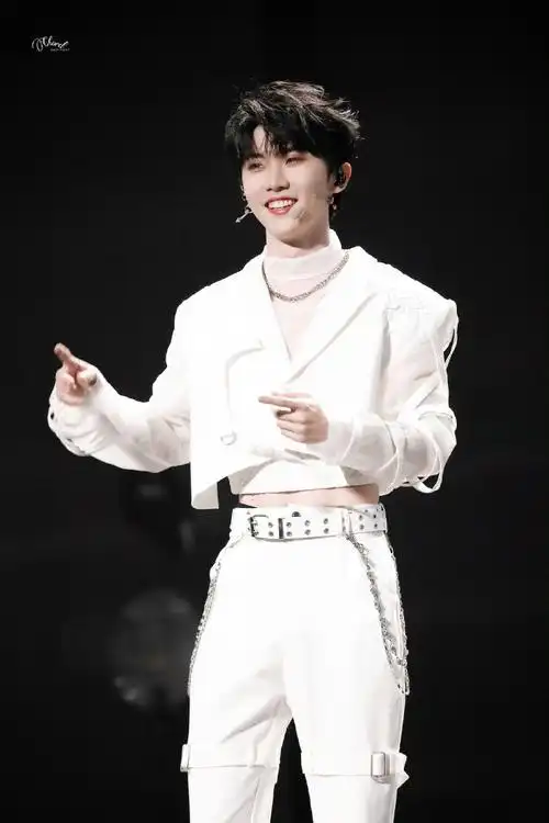 而你是all white的神  @时代少年团队长-马嘉祺    #时代少年团春日