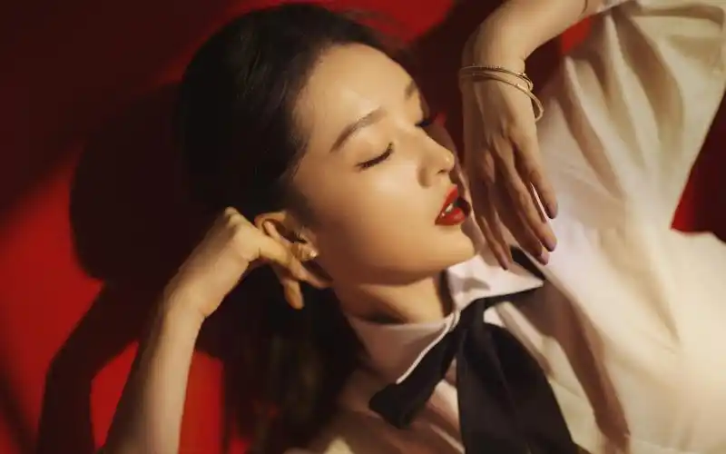 李沁79迷人高清桌面壁纸写真